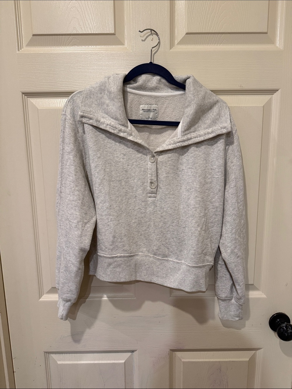 Abercrombie & Fitch Soft AF drama wedge grey sweatshirt, small - Picture 2 of 7